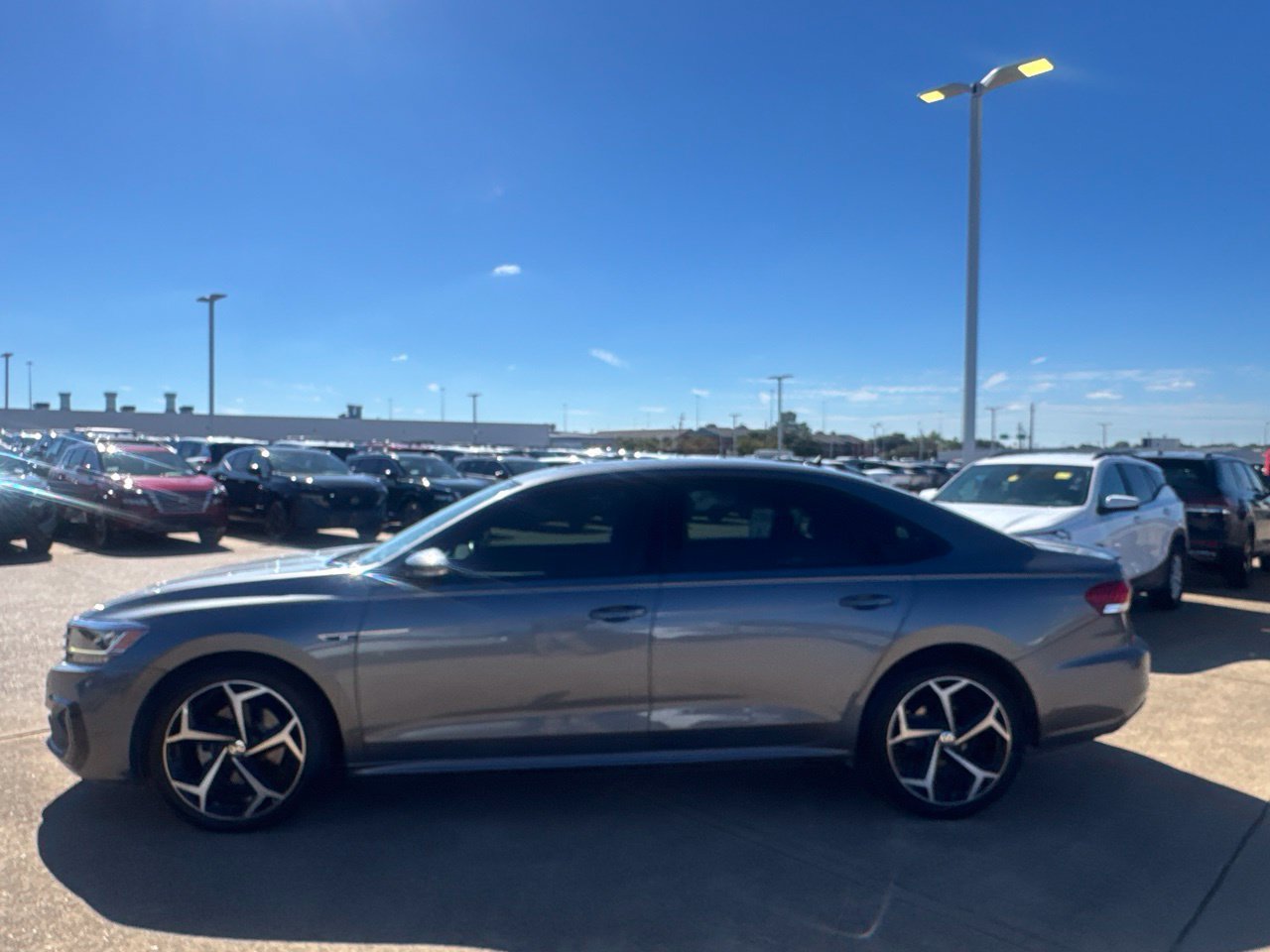 Used 2022 Volkswagen Passat 2.0T R-Line FWD image 13