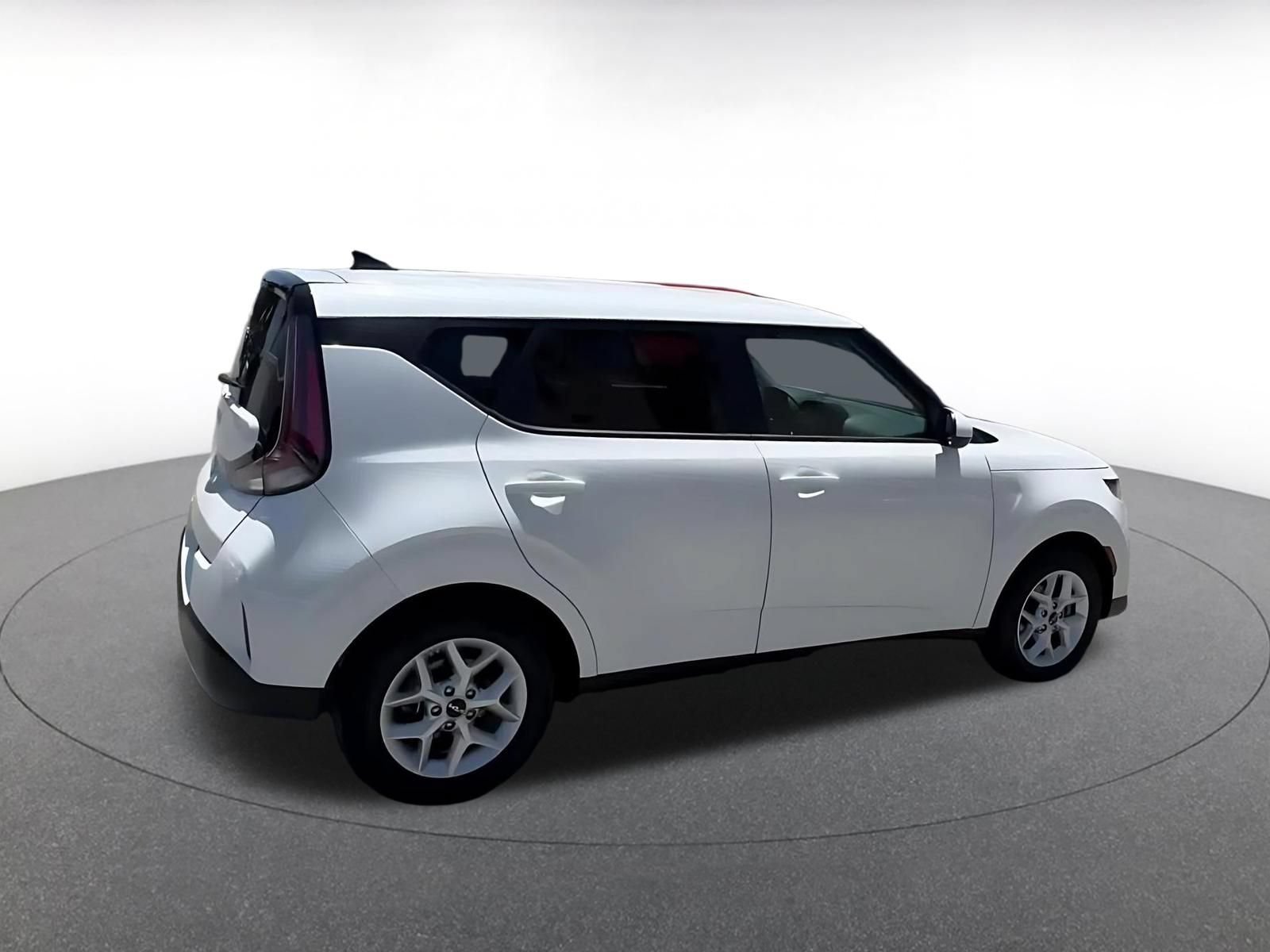 Used 2025 Kia Soul LX w/ LX Technology Package FWD image 14