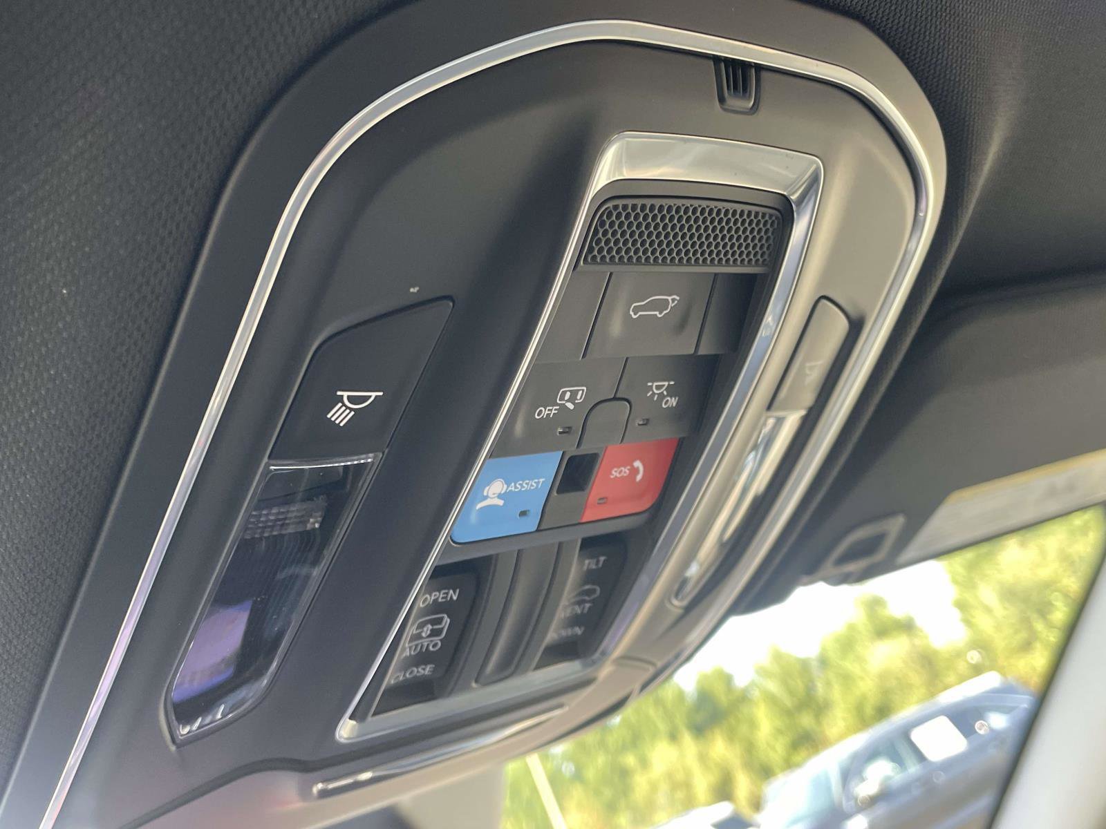 Used 2025 Jeep Grand Cherokee Altitude image 13