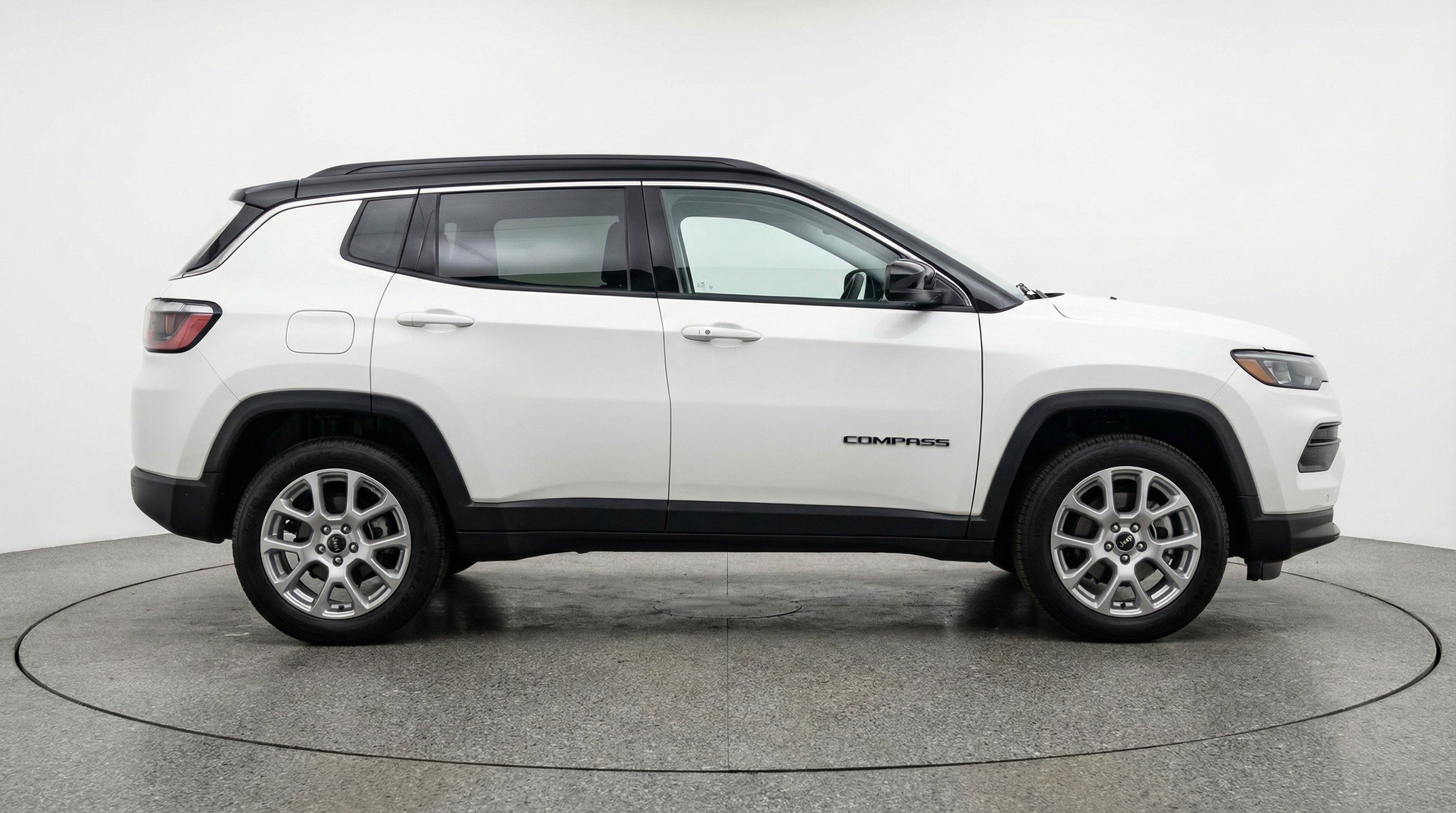 Used 2025 Jeep Compass Limited AWD/4WD image 11