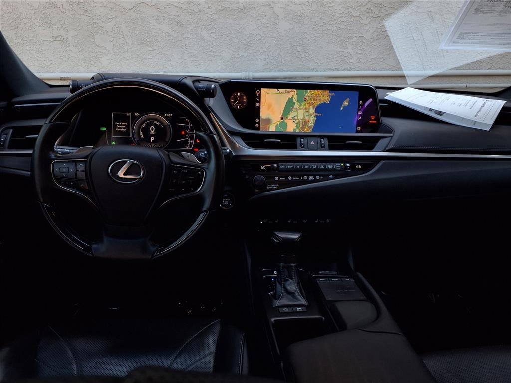 Used 2020 Lexus ES 300h w/ Luxury Package image 19