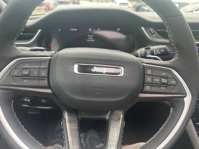 Used 2025 Jeep Grand Cherokee Limited RWD image 20