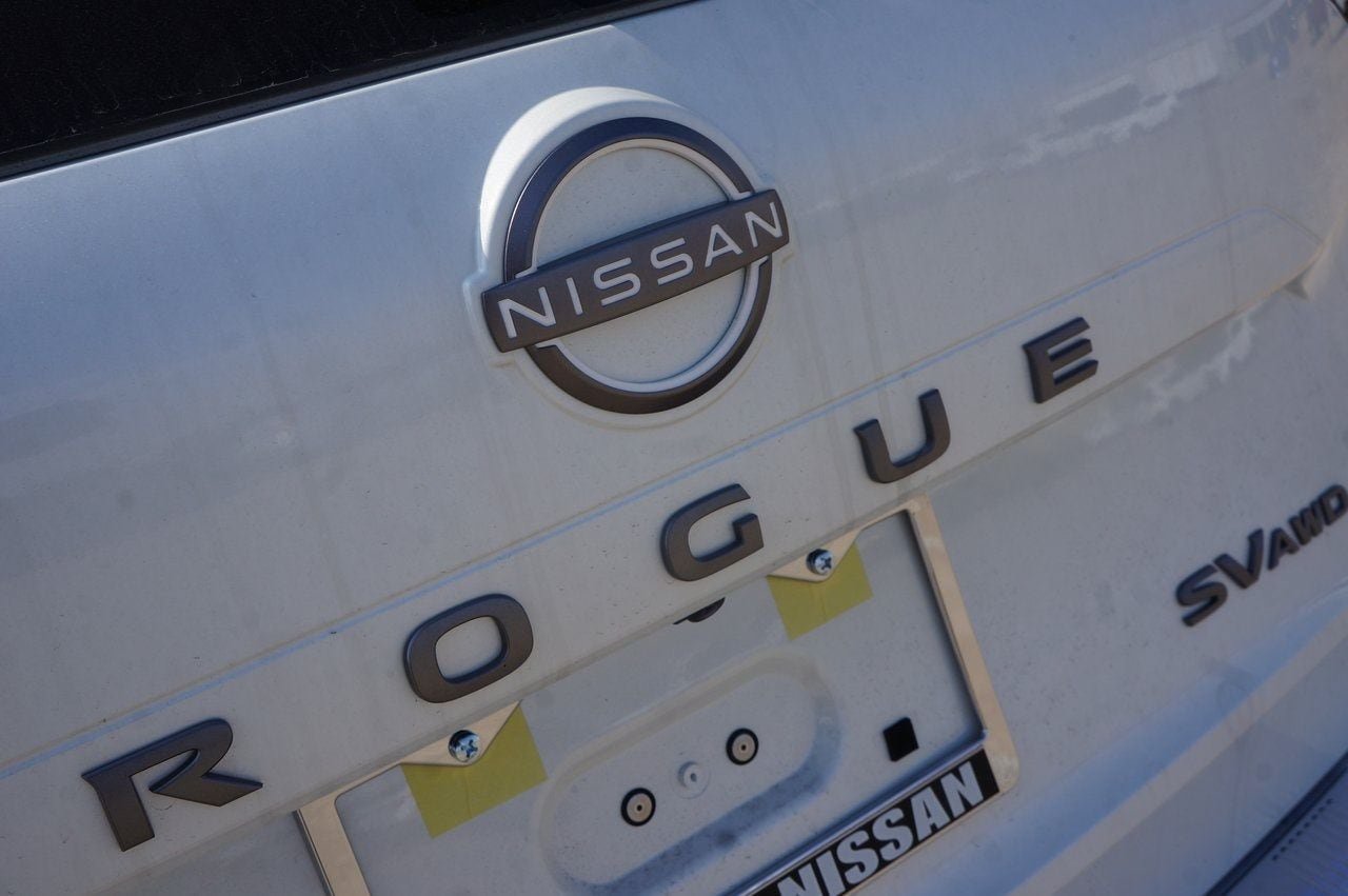 Certified 2024 Nissan Rogue SV w/ SV Premium Package AWD/4WD image 7