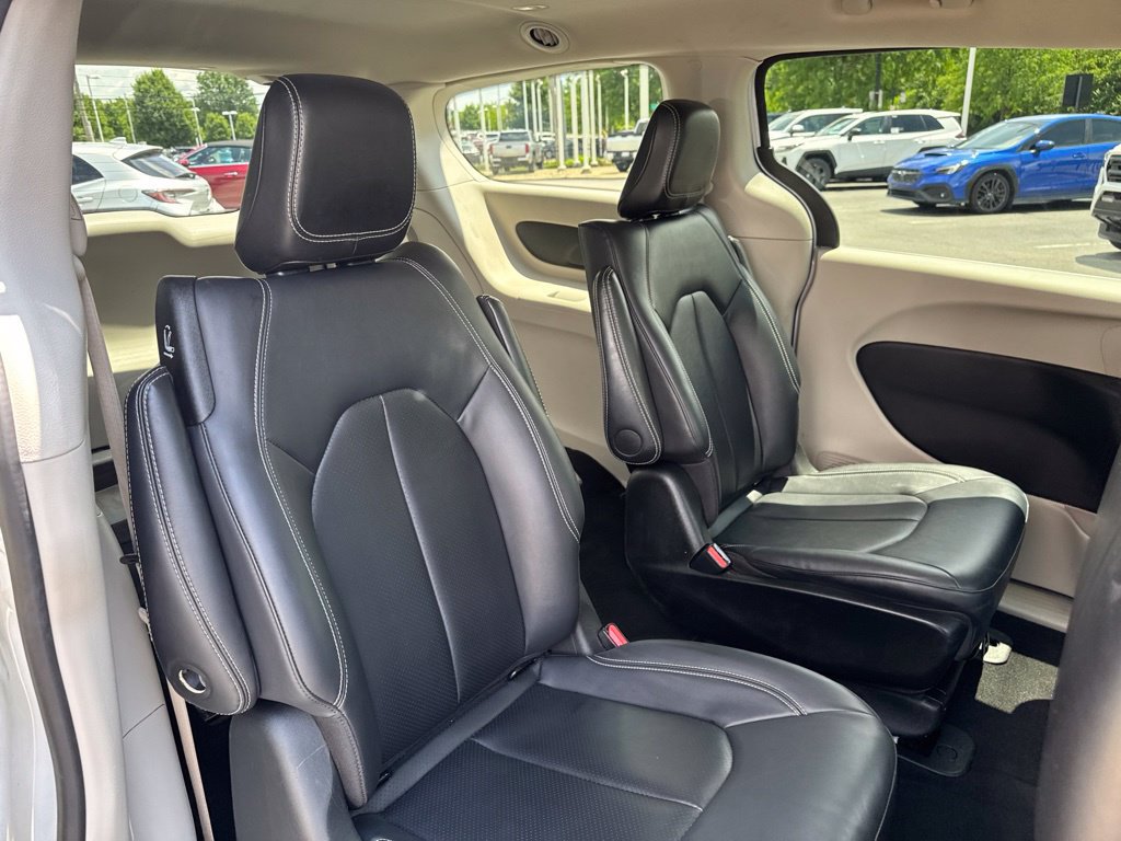 Used 2024 Chrysler Pacifica Limited FWD image 30
