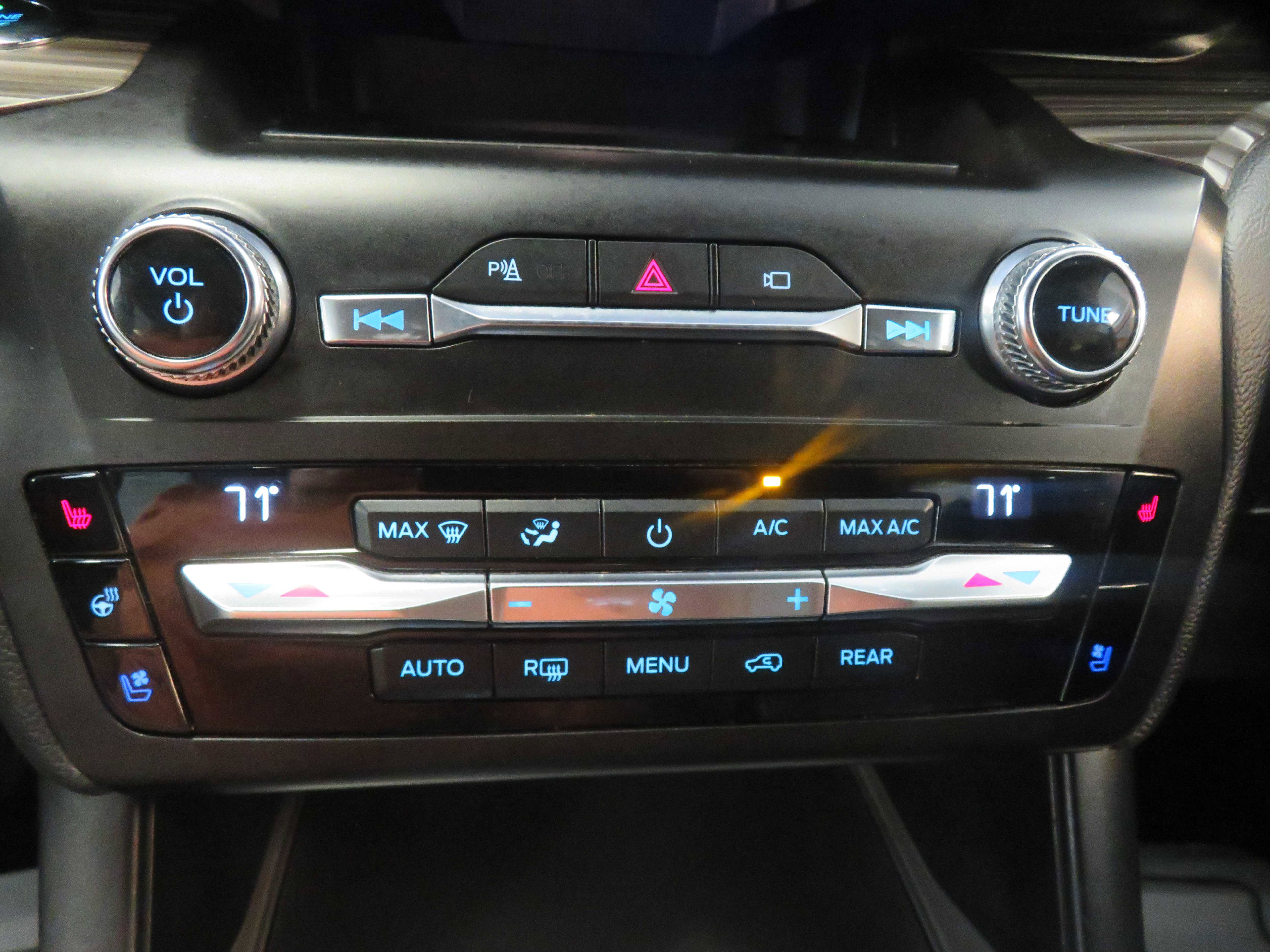 Used 2020 Ford Explorer Limited AWD/4WD image 38