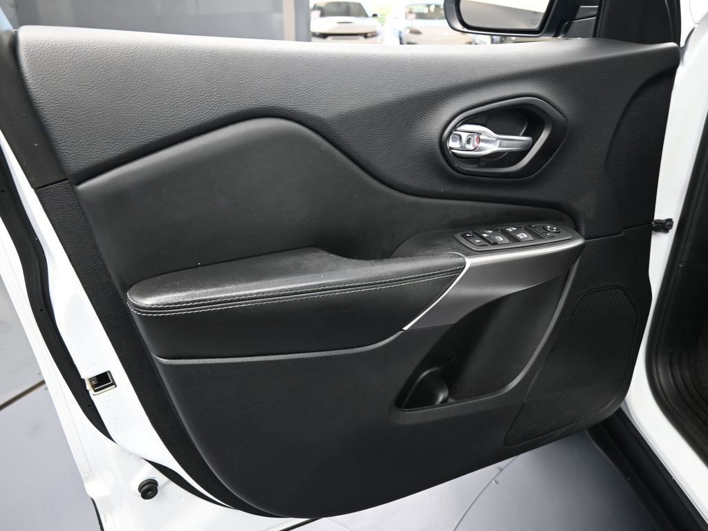 Used 2022 Jeep Cherokee Latitude Lux image 16