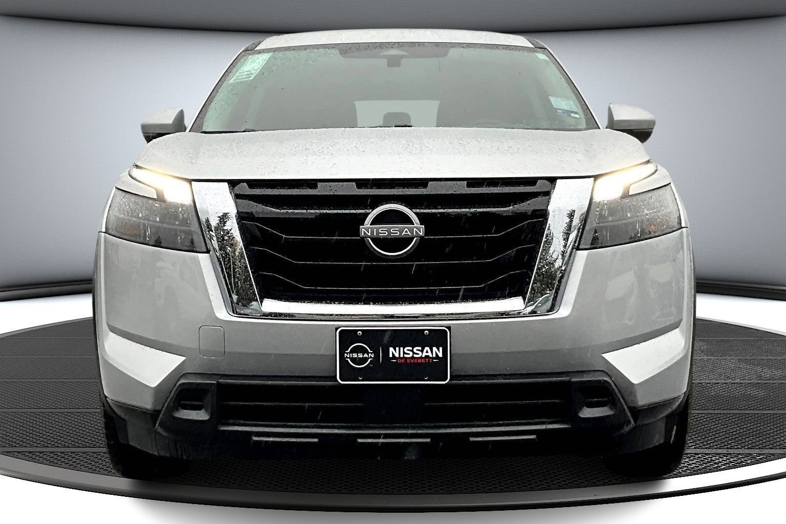 Used 2024 Nissan Pathfinder SV image 2