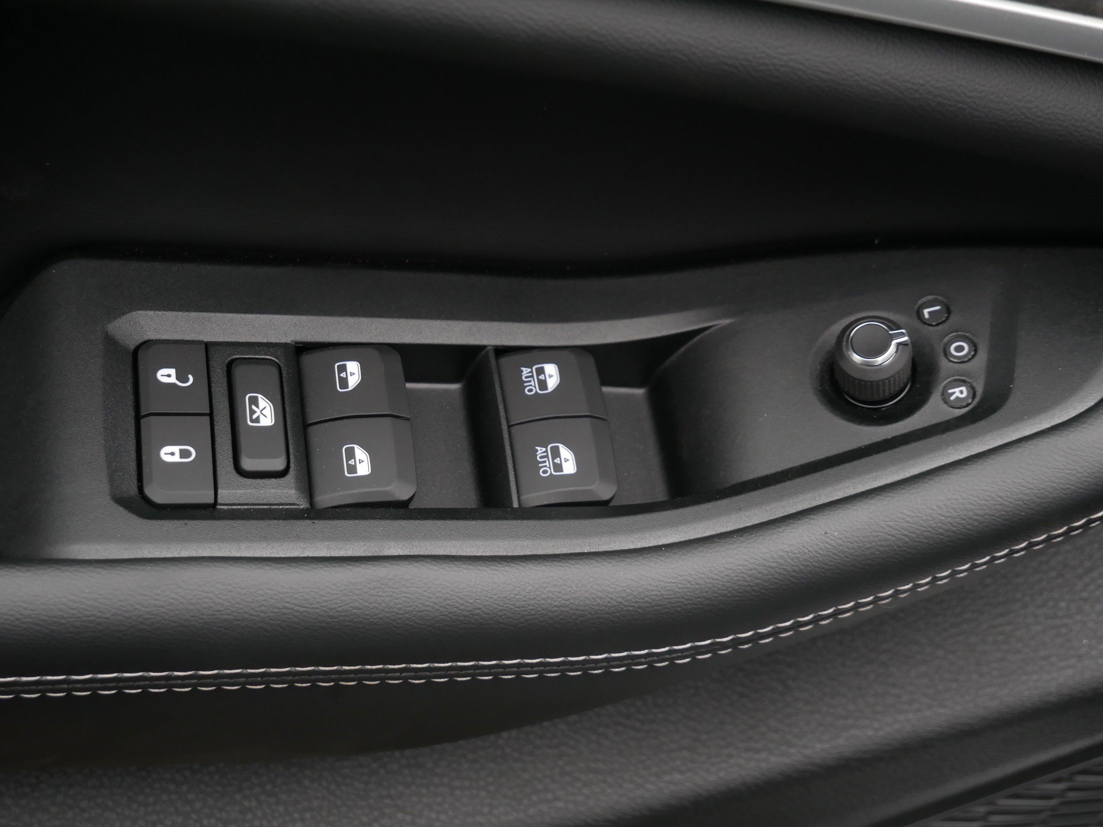 New 2026 Jeep Grand Cherokee Limited AWD/4WD image 13