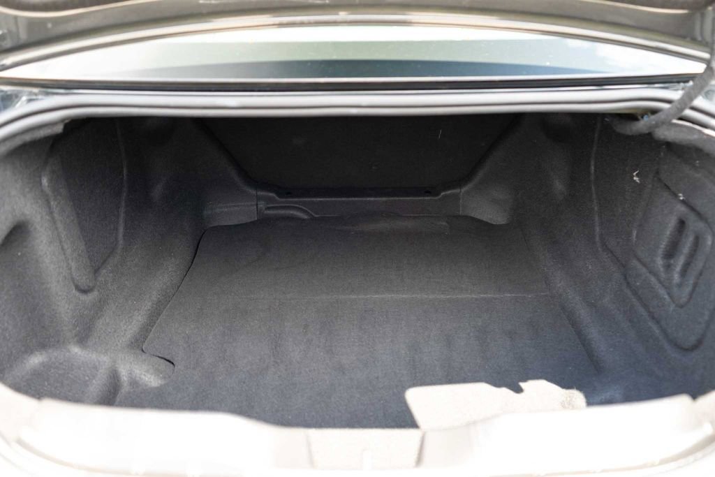 Used 2018 Chevrolet Camaro LT RWD image 8