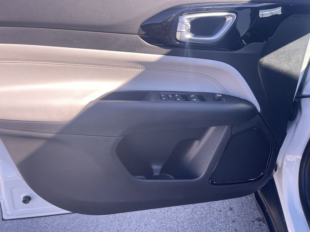 Used 2024 Jeep Compass Limited image 33