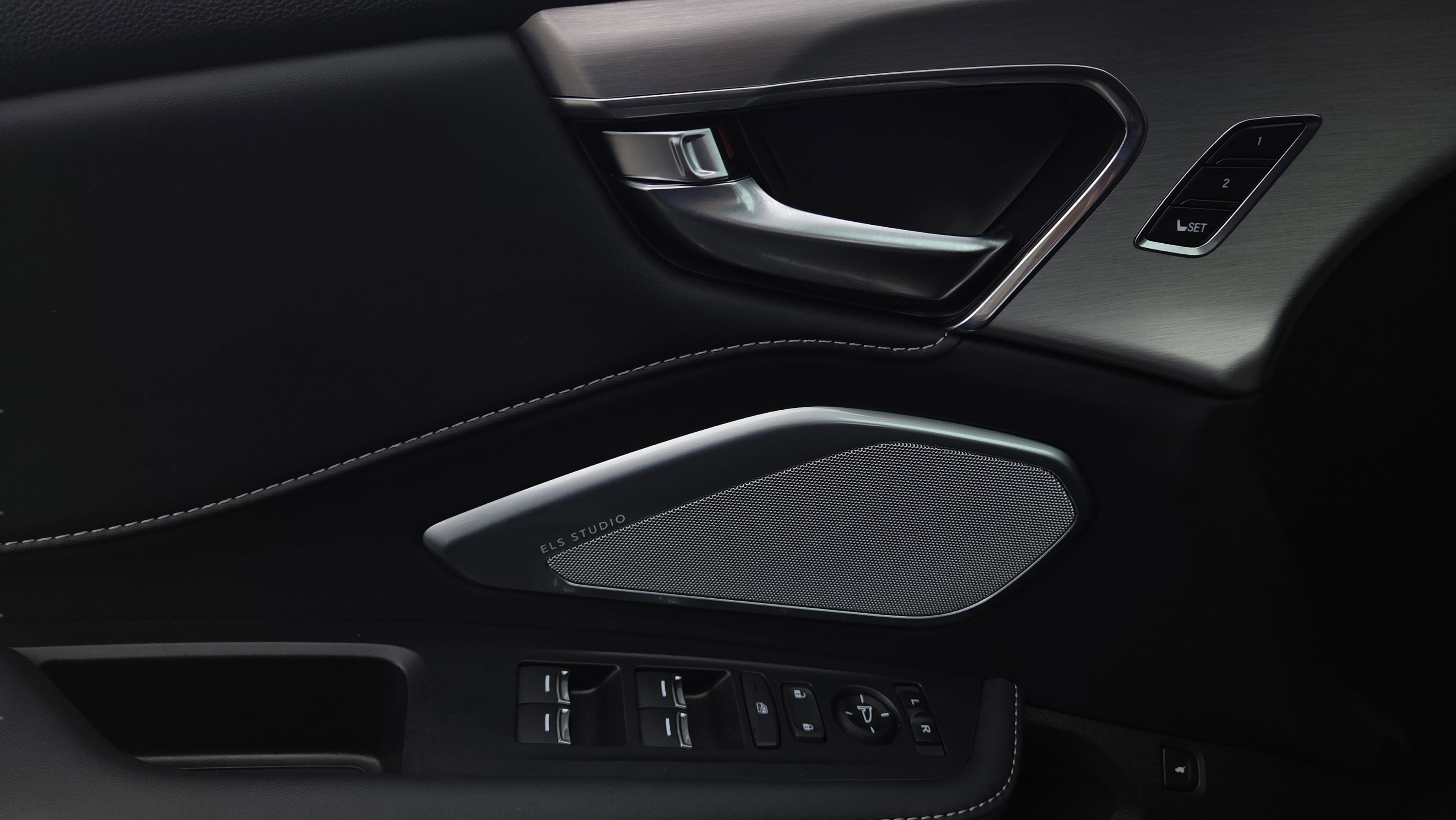 Certified 2025 Acura RDX SH-AWD w/ Technology Package image 9