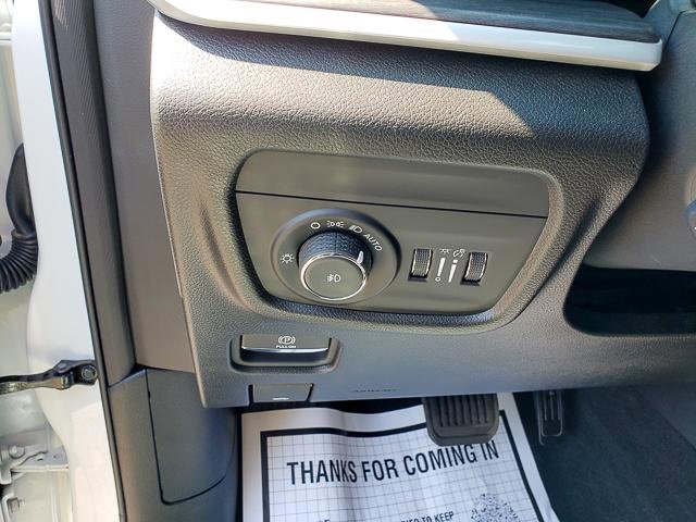 Used 2024 Jeep Grand Cherokee Limited w/ Luxury Tech Group II image 13