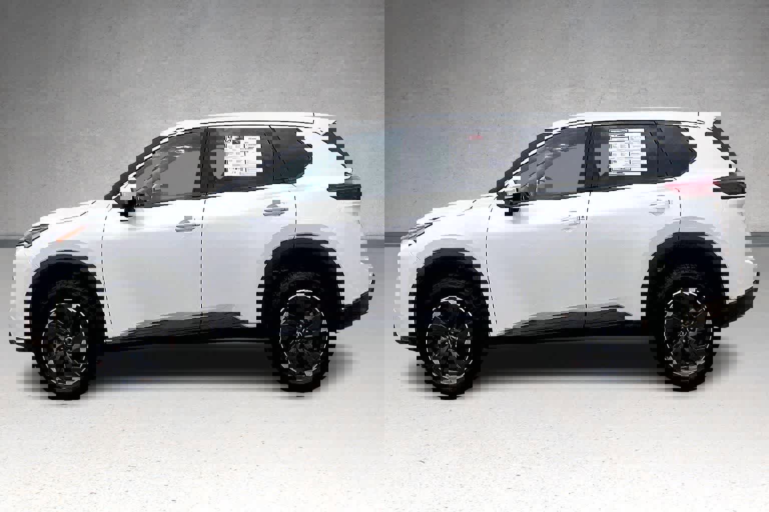 Used 2024 Nissan Rogue SV image 3