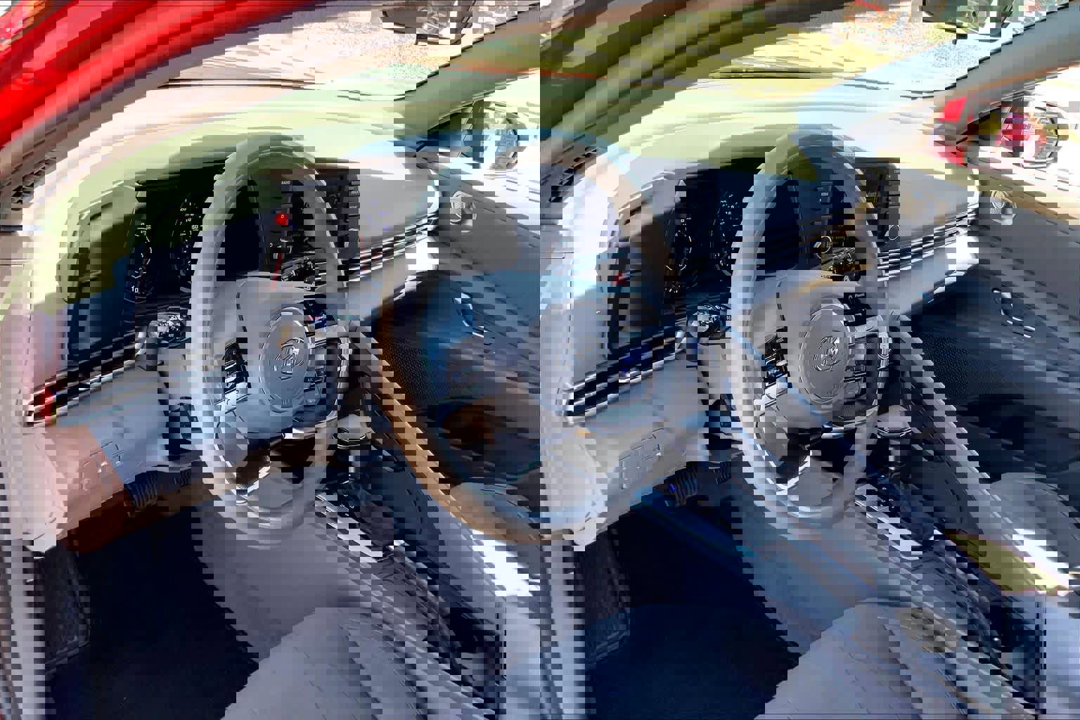 Used 2021 Hyundai Elantra SEL image 17