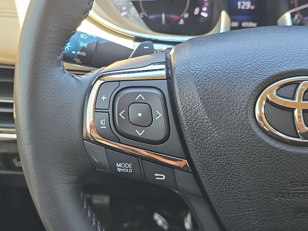 Used 2016 Toyota Avalon Limited FWD image 19
