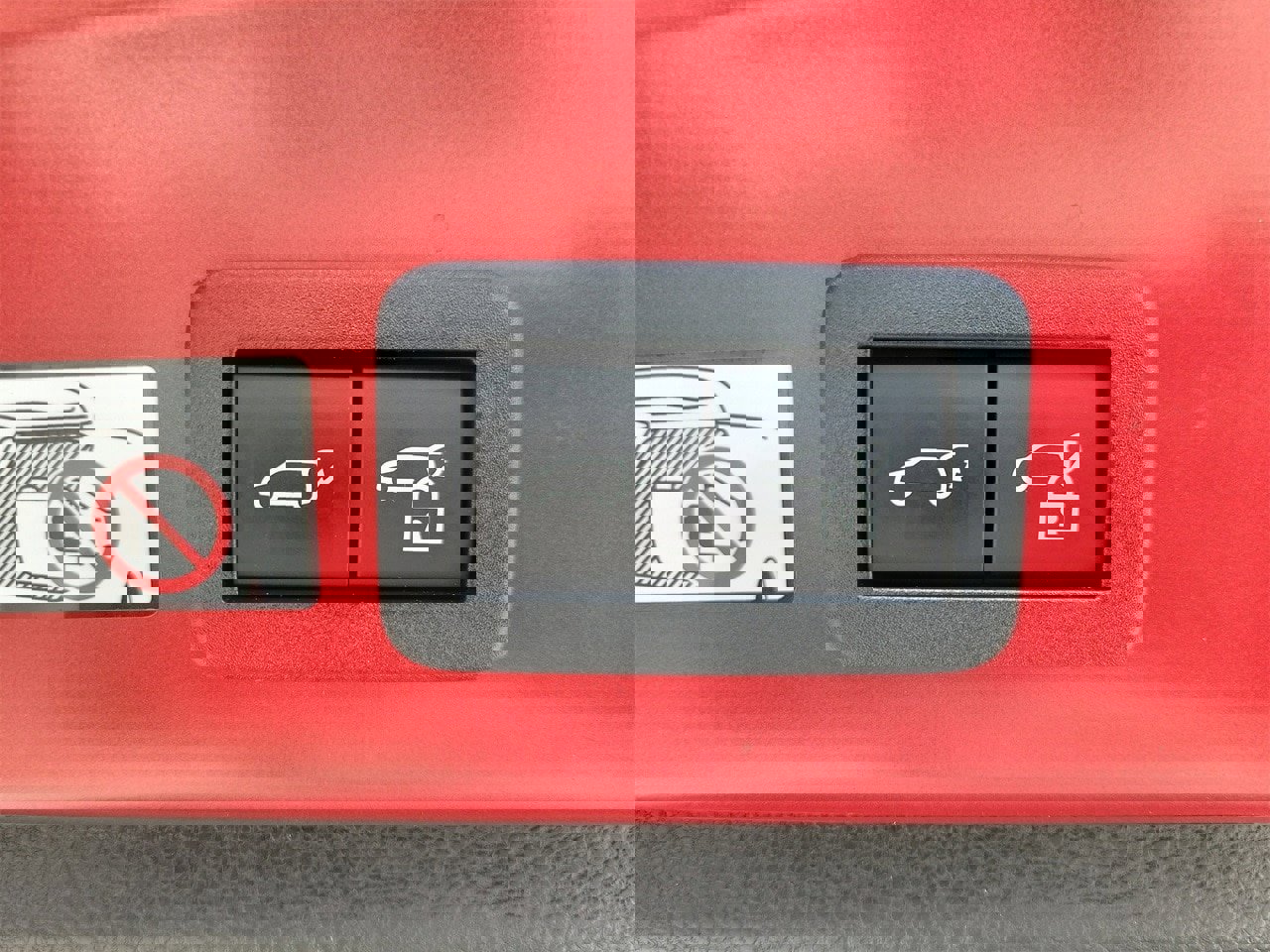 Used 2025 Toyota Corolla Cross AWD Hybrid image 9