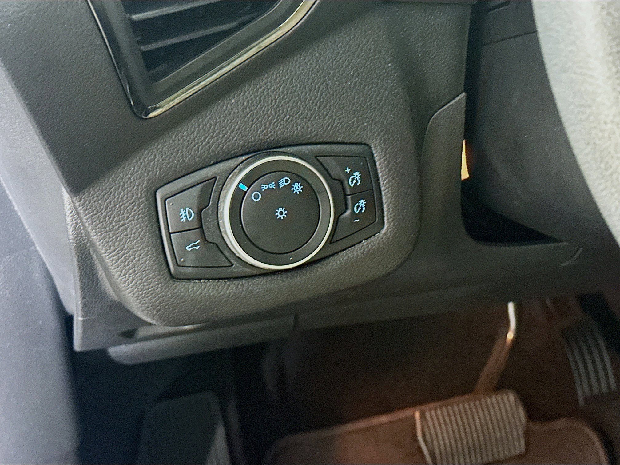 Used 2018 Ford Escape SEL w/ SEL Sport Appearance Package FWD image 16