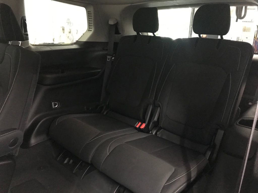 Used 2023 Jeep Grand Cherokee L Laredo image 27