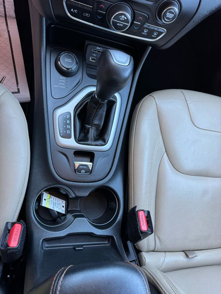 Used 2016 Jeep Cherokee Limited image 13