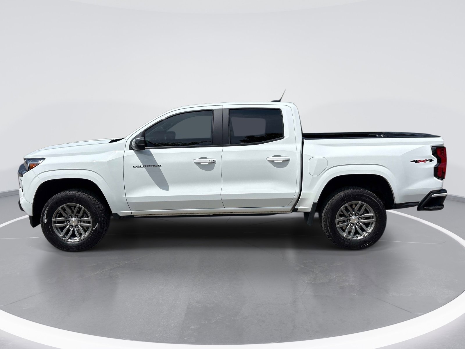 Used 2023 Chevrolet Colorado LT w/ LT Convenience Package II AWD/4WD image 5