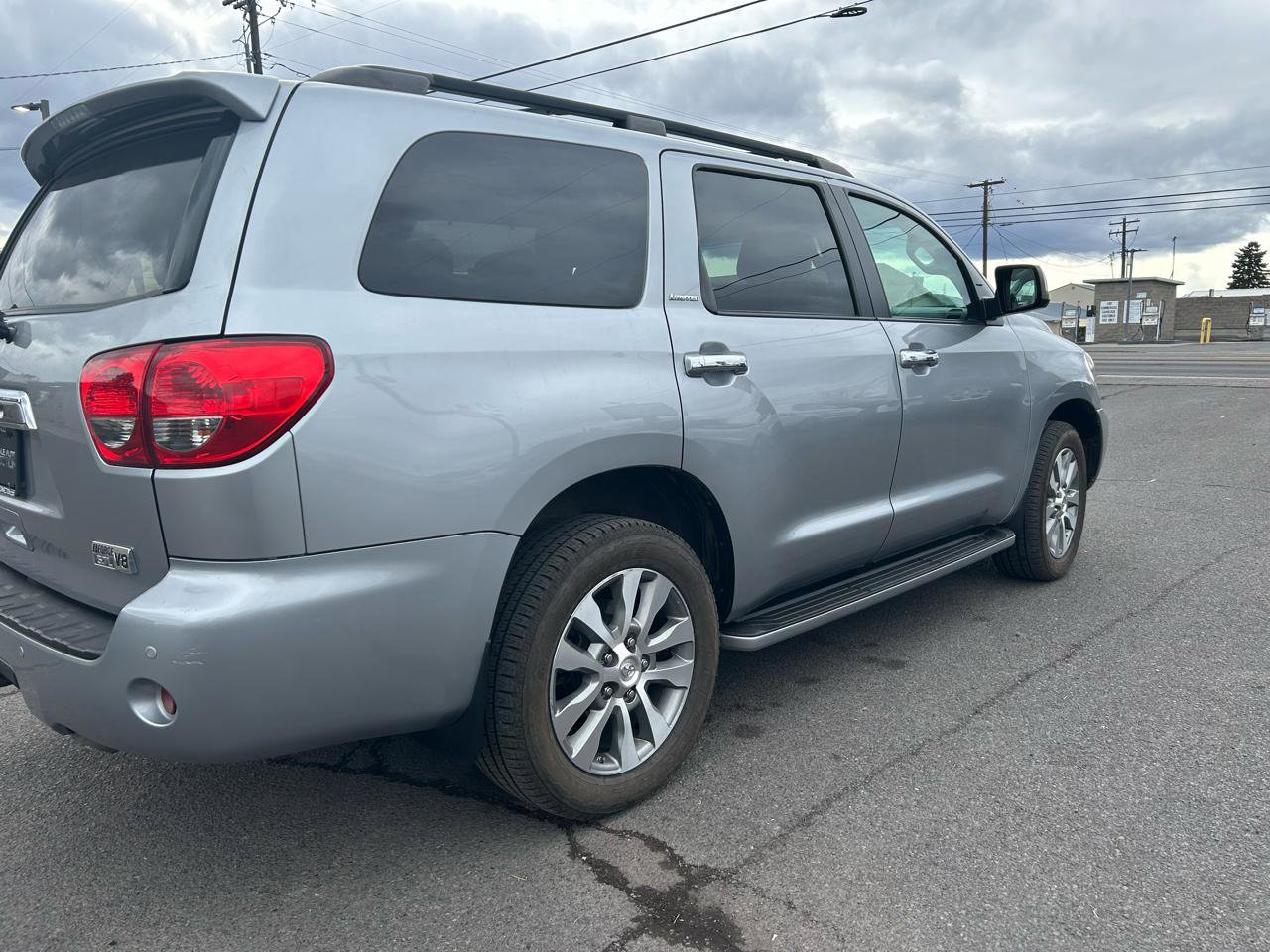 Used 2017 Toyota Sequoia Limited w/ Safety & Convenience Package AWD/4WD image 4