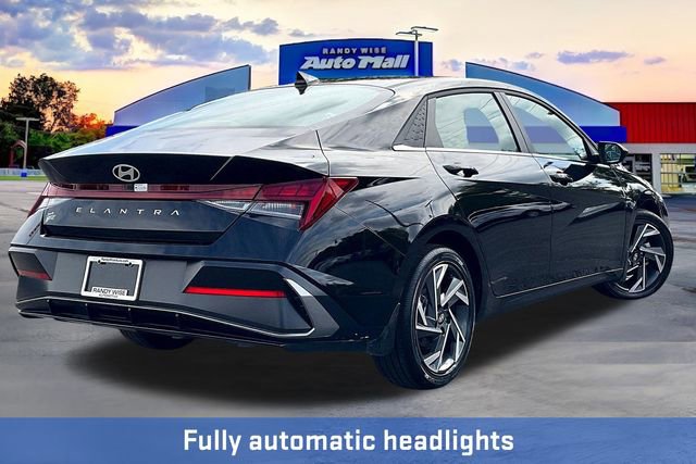 New 2025 Hyundai Elantra SEL image 18