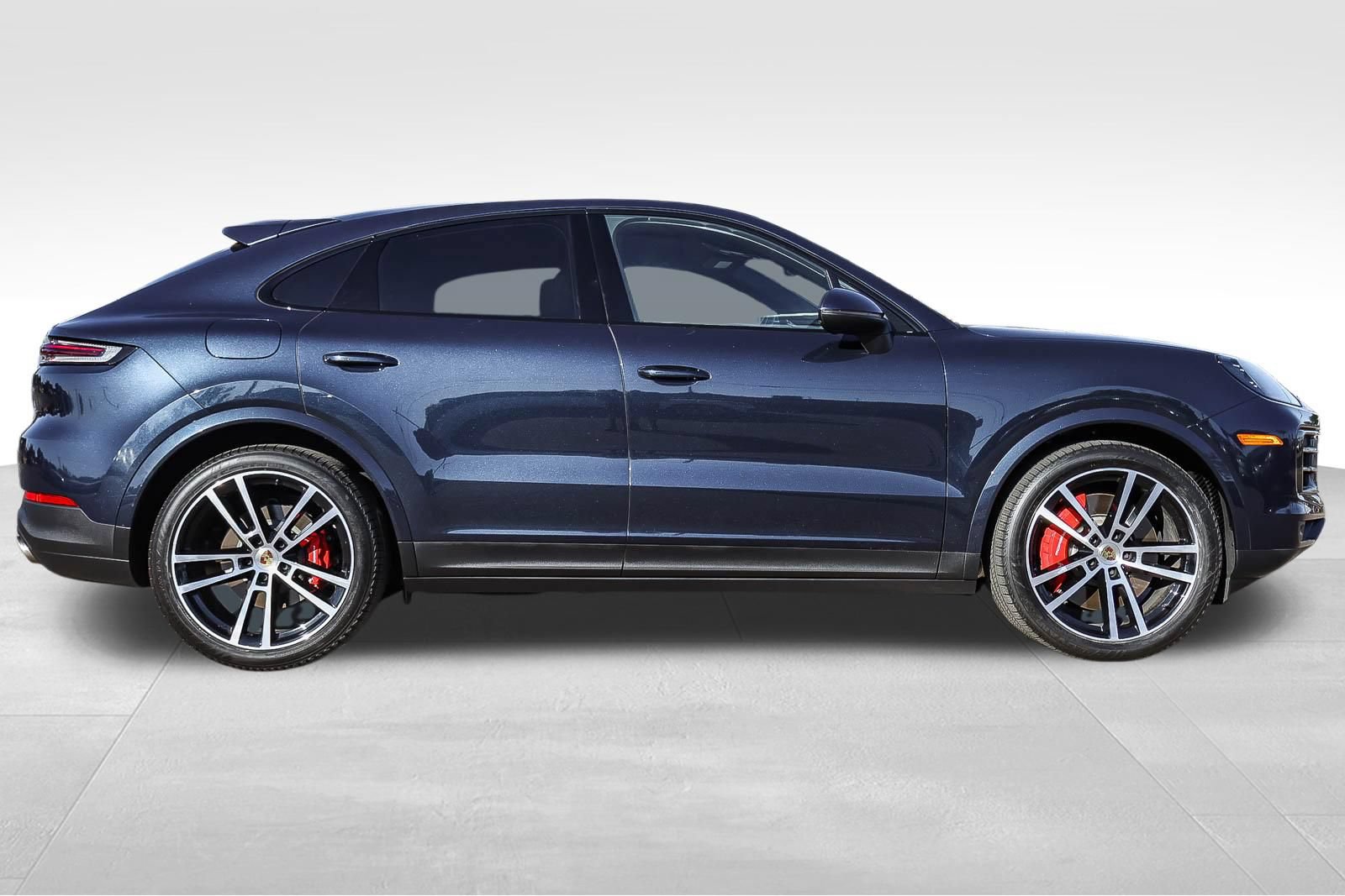 Used 2024 Porsche Cayenne S AWD/4WD image 4