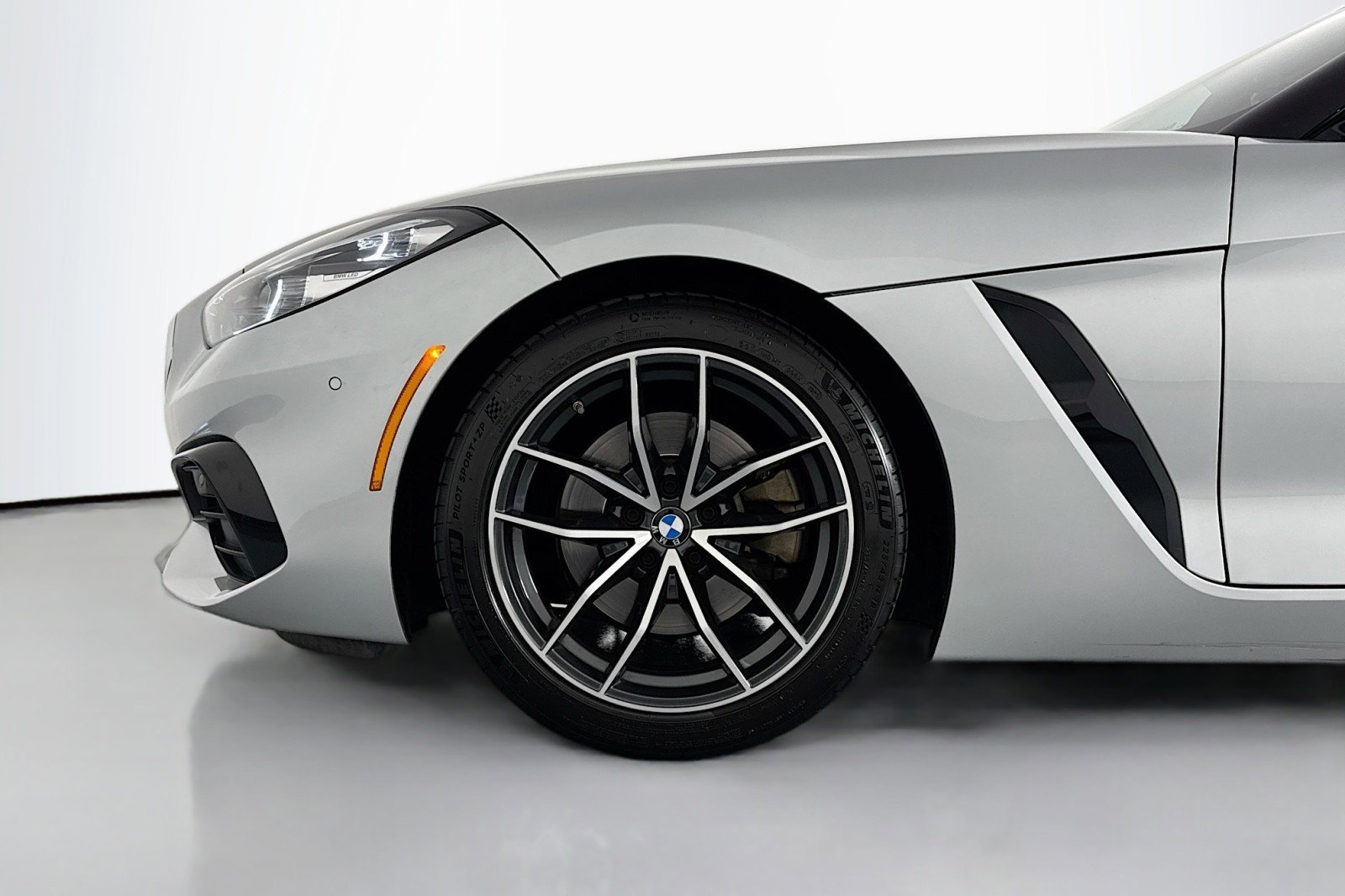 Used 2021 BMW Z4 sDrive30i w/ Executive Package image 9