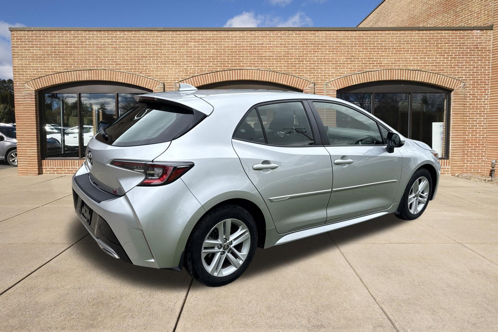Used 2019 Toyota Corolla SE w/ SE Option Package FWD image 3