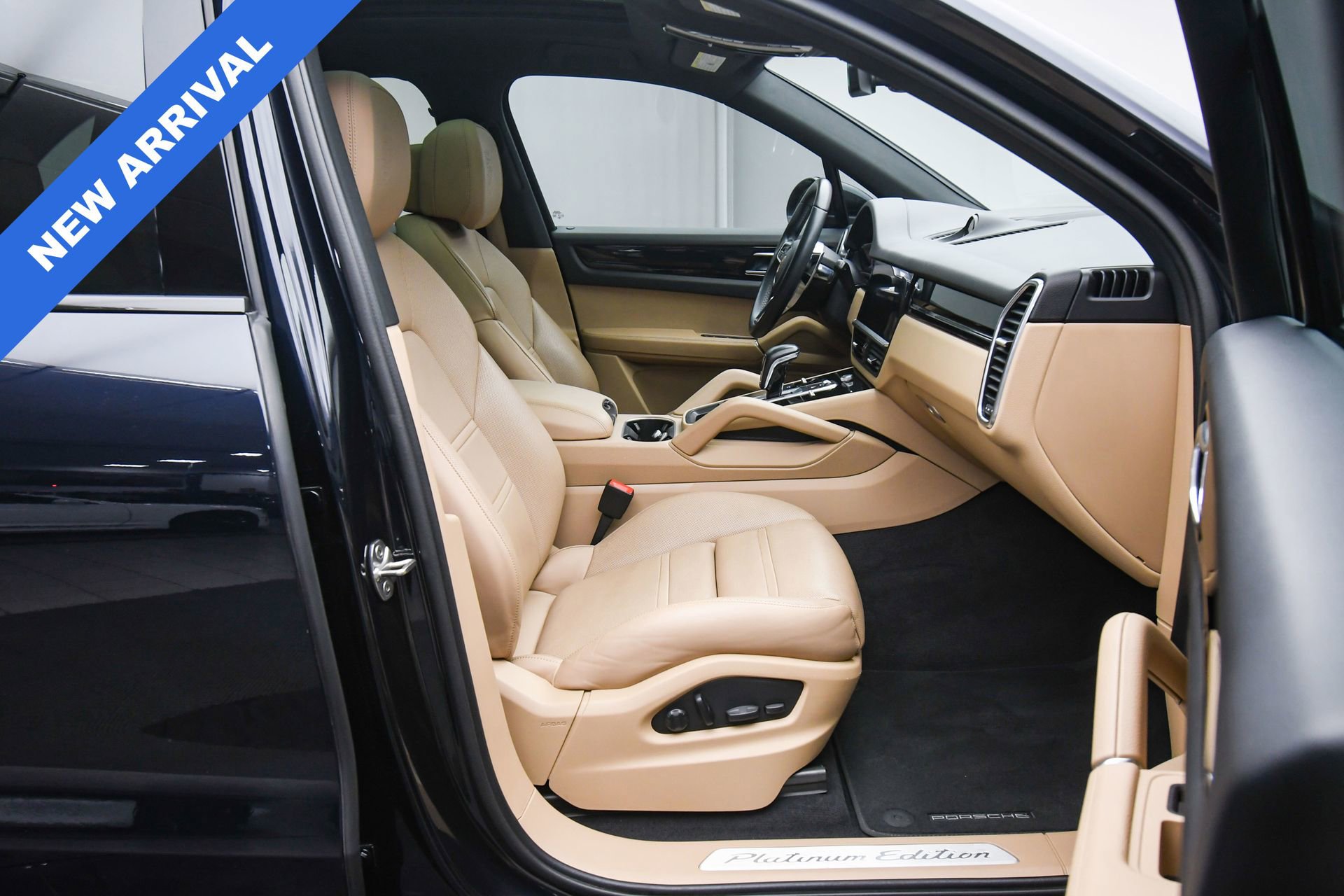 Used 2023 Porsche Cayenne Platinum Edition image 47