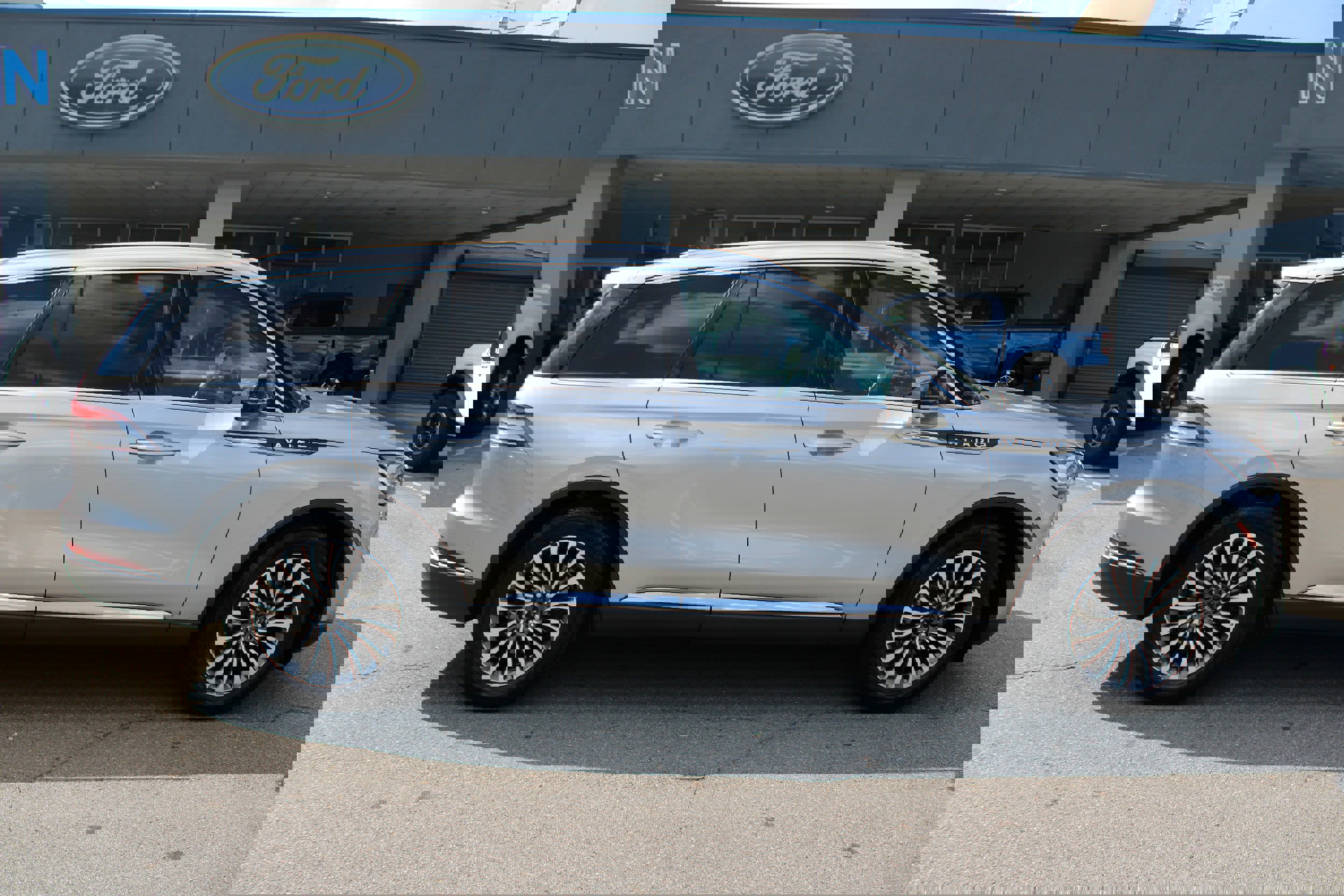 Used 2021 Lincoln Aviator Reserve w/ Equipment Group 201A image 2