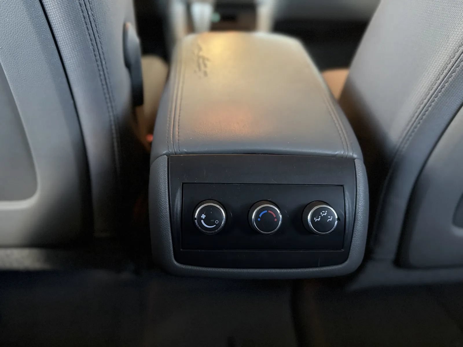 Used 2011 Chevrolet Traverse LS AWD/4WD image 34