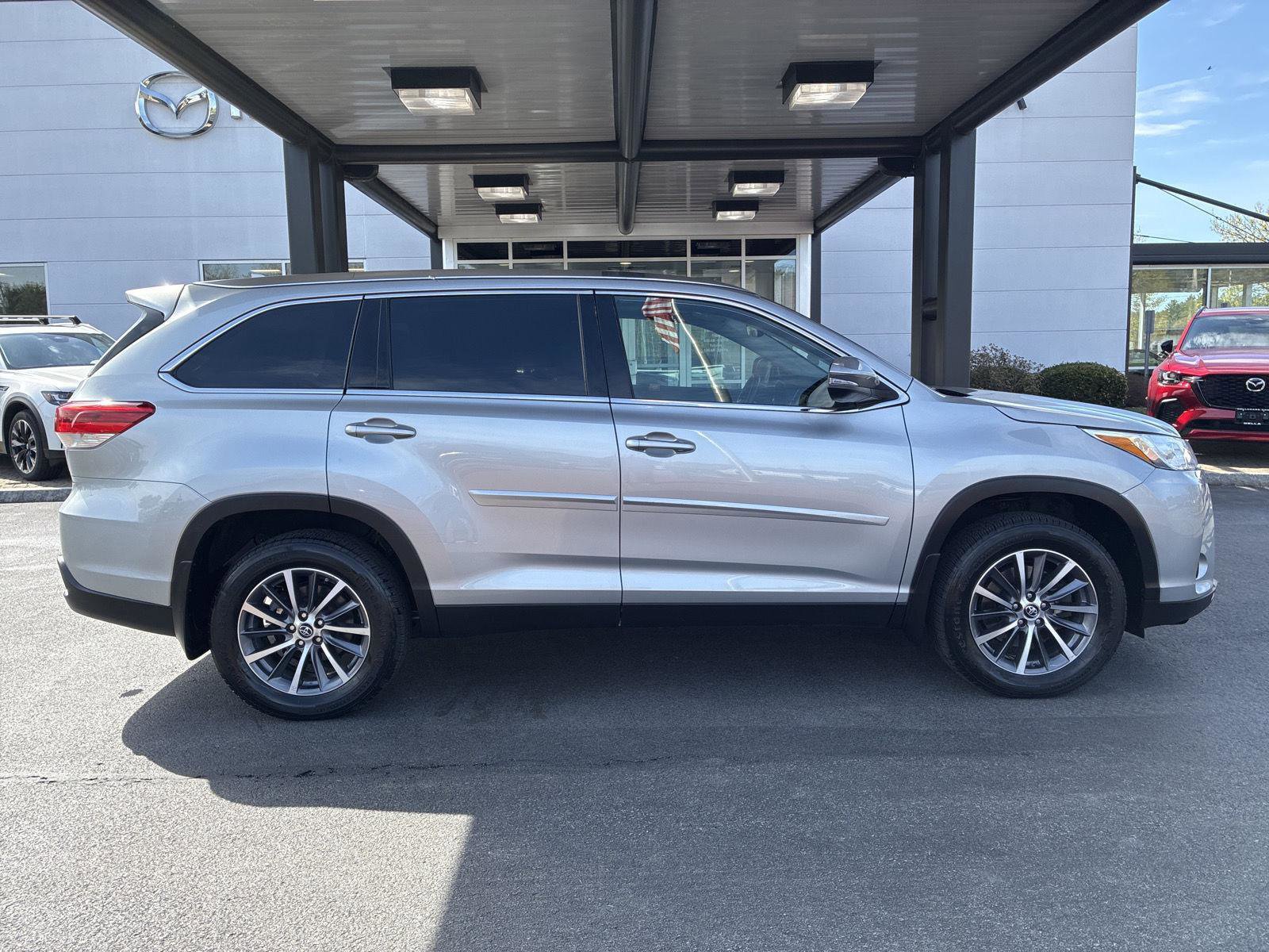 Used 2019 Toyota Highlander XLE AWD/4WD image 8