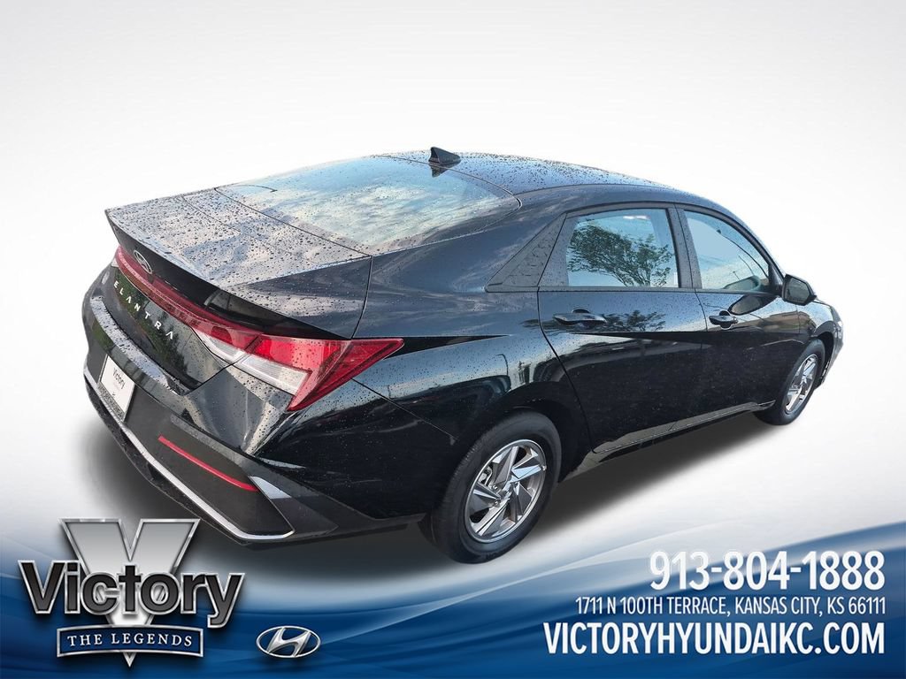 Used 2025 Hyundai Elantra SE FWD image 5