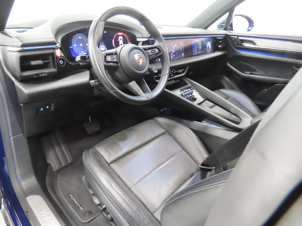 Used 2024 Porsche Macan 4 Electric AWD/4WD image 4