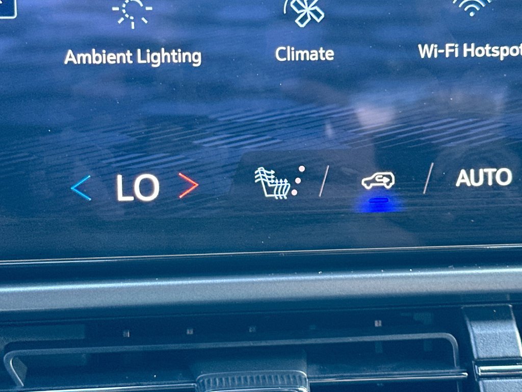 Certified 2025 Chevrolet Equinox EV RS FWD image 19