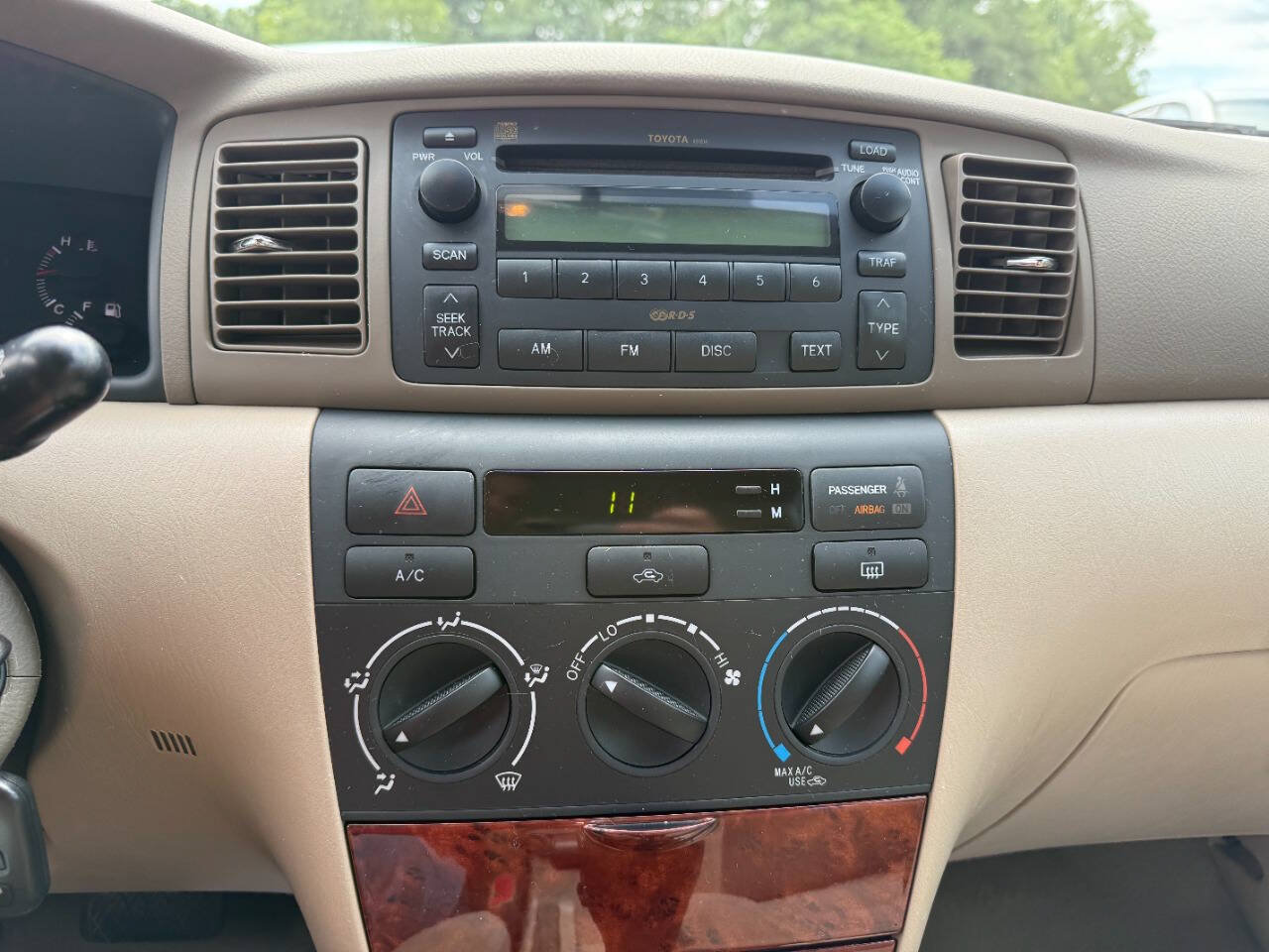 Used 2005 Toyota Corolla LE FWD image 19