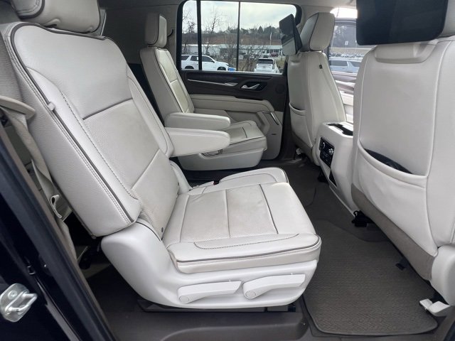 Used 2021 GMC Yukon XL Denali w/ Denali Premium Package image 30