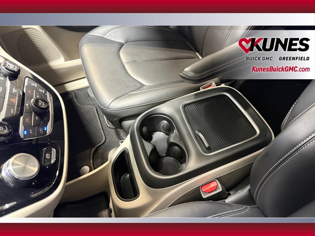 Used 2024 Chrysler Pacifica Touring-L FWD image 30