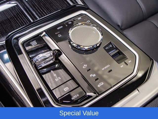 Used 2025 BMW 760i xDrive w/ Premium Package AWD/4WD image 19