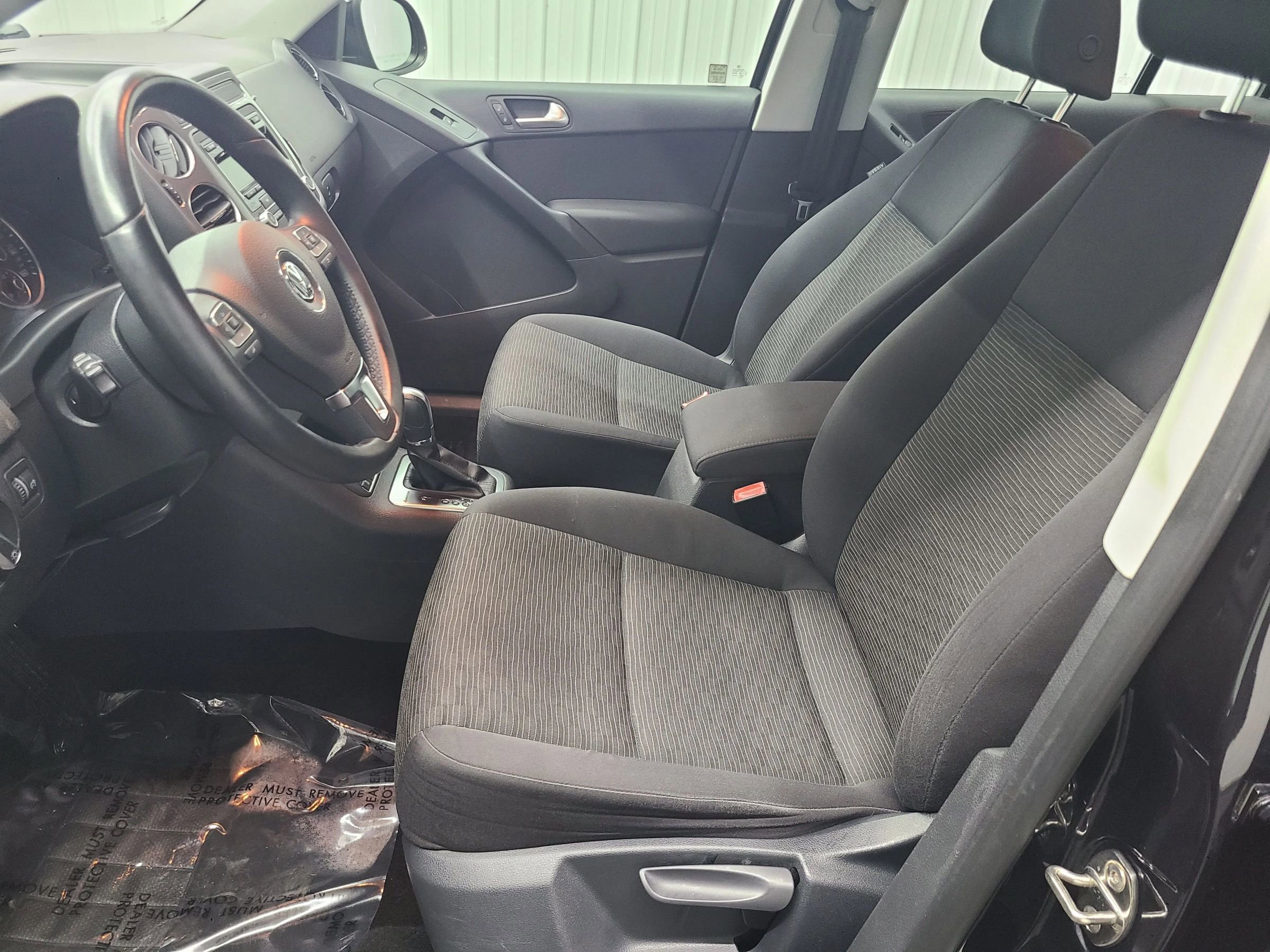 Used 2014 Volkswagen Tiguan S image 22