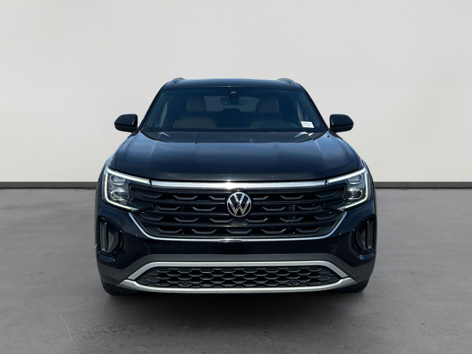 Used 2024 Volkswagen Atlas Cross Sport SE w/ Panoramic Sunroof Package FWD image 8