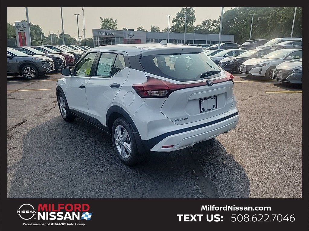 Used 2025 Nissan Kicks Play S image 2
