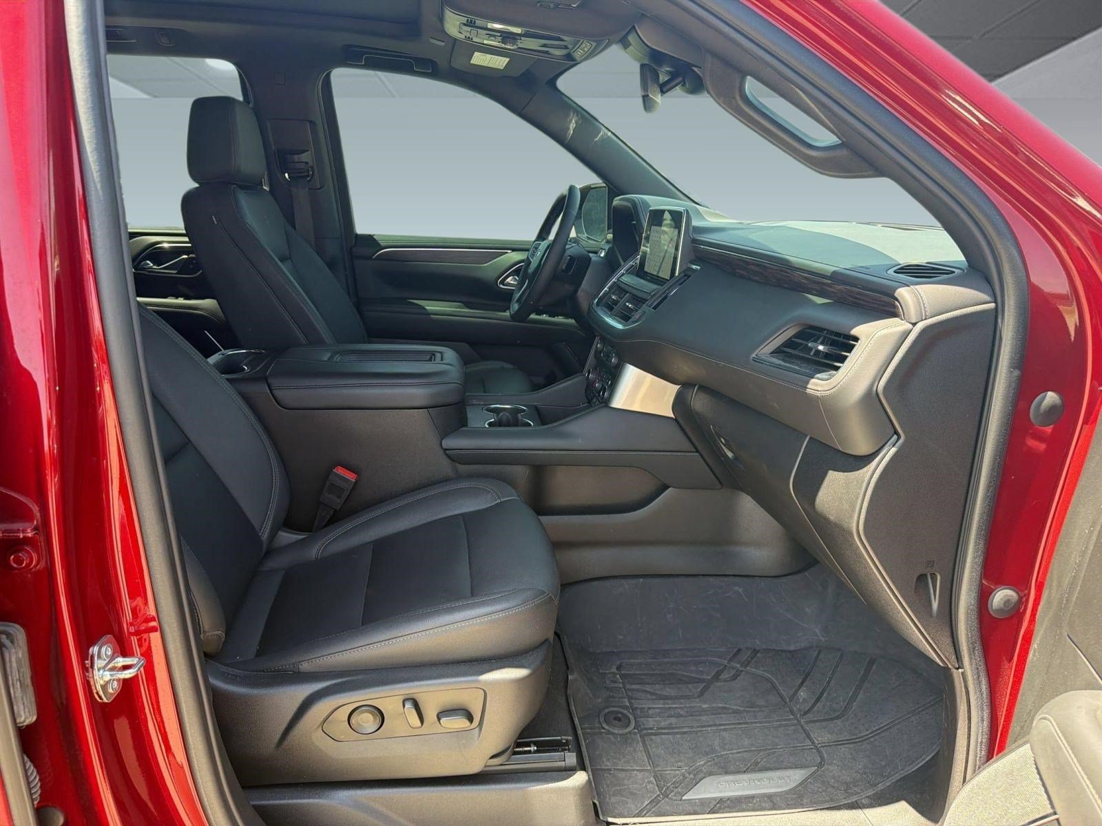 Used 2023 Chevrolet Tahoe Z71 w/ Luxury Package AWD/4WD image 25