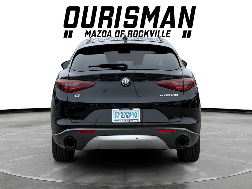 Used 2022 Alfa Romeo Stelvio Ti image 5