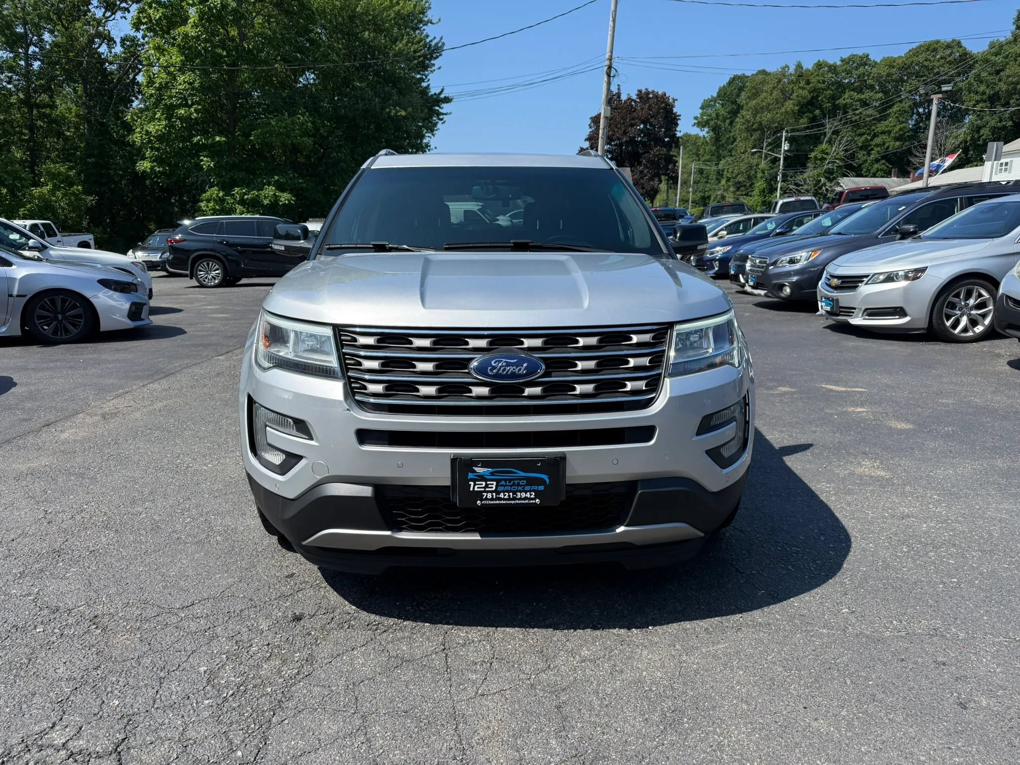 Used 2016 Ford Explorer XLT w/ Equipment Group 202A AWD/4WD image 2