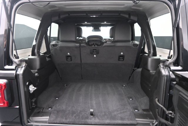Used 2024 Jeep Wrangler Unlimited Sahara w/ Dual Top Group AWD/4WD image 7
