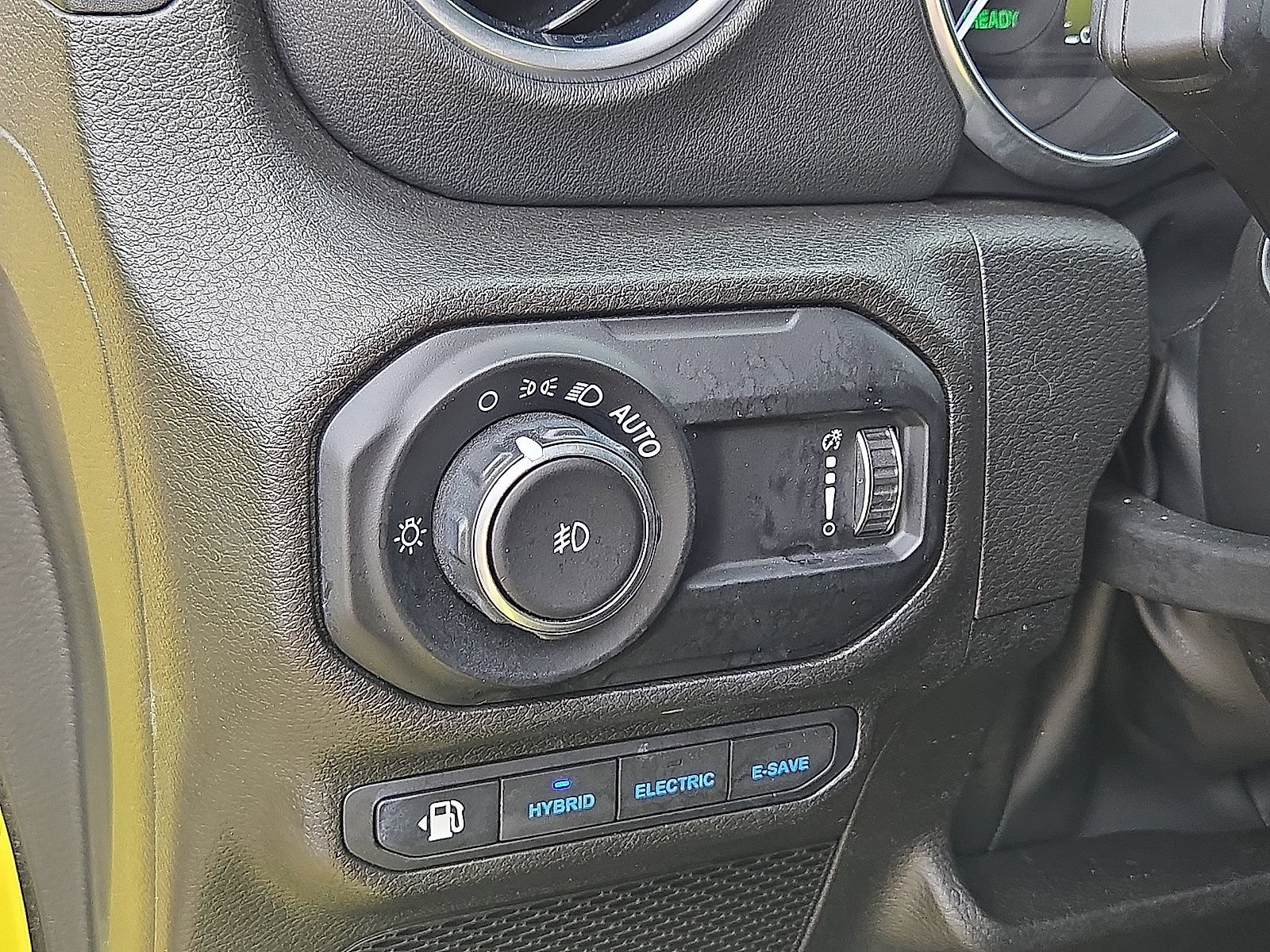 Used 2023 Jeep Wrangler Unlimited Sahara w/ Cold Weather Group AWD/4WD image 22