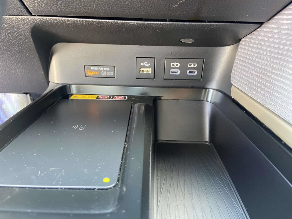 Used 2025 Toyota Camry SE FWD image 24