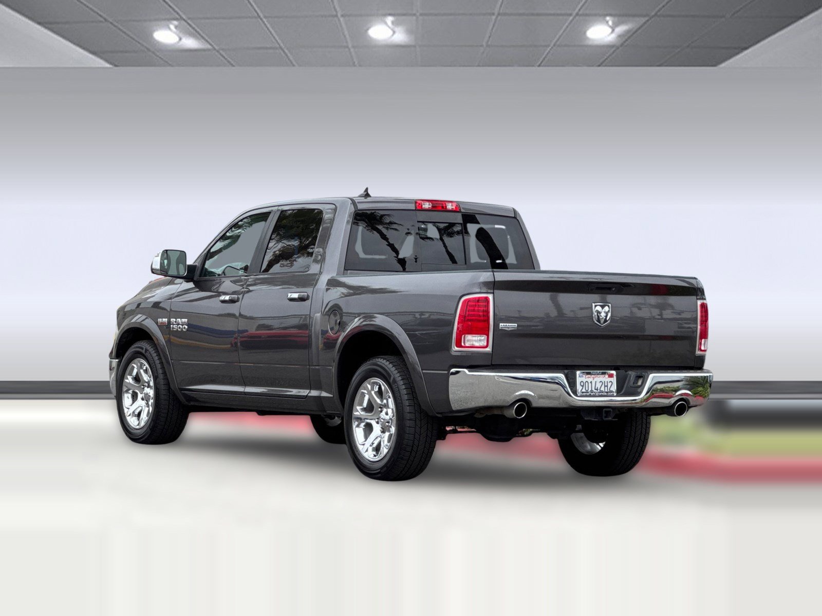 Used 2017 RAM 1500 Laramie RWD image 3